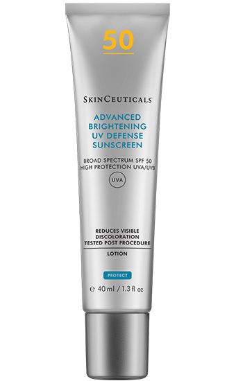 Advanced Brightening UV Defense Sunscreen SPF 50: Dagelijkse zonnecreme dat beschermt tegen beschadiging door de zon en vermindert tegelijkertijd de bestaande hyperpigmentatie (dankzij tranixaminezuur).